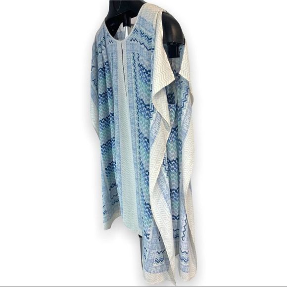 BCBGMaxAzria Women's S Blue Coastal Kaili Keyhole Blouse Geometric Chevron Flowy - Picture 3 of 10